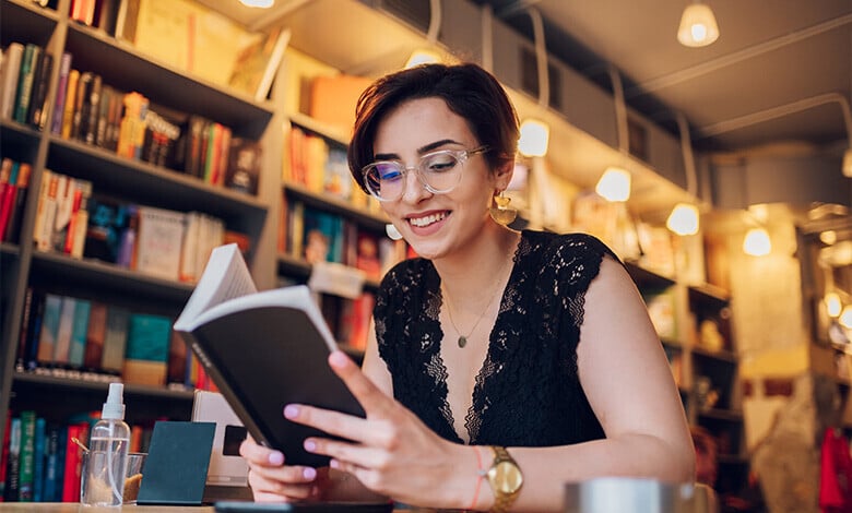 mujer-leyendo-a-zniche